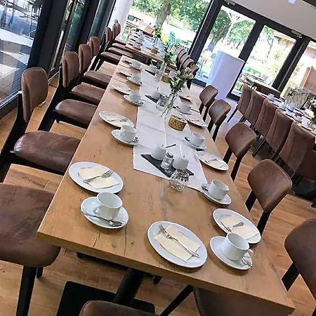 בית הארחה Landcafe Neumann באד צווישנהם