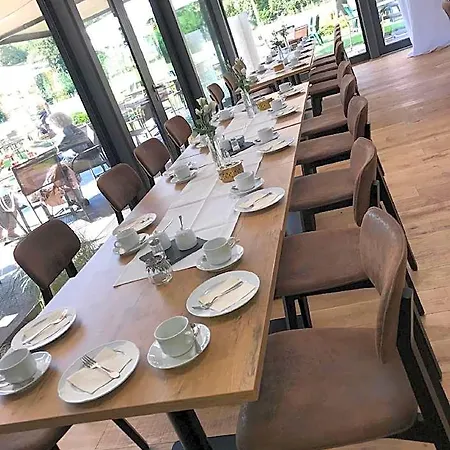 Landcafe Neumann בית הארחה באד צווישנהם
